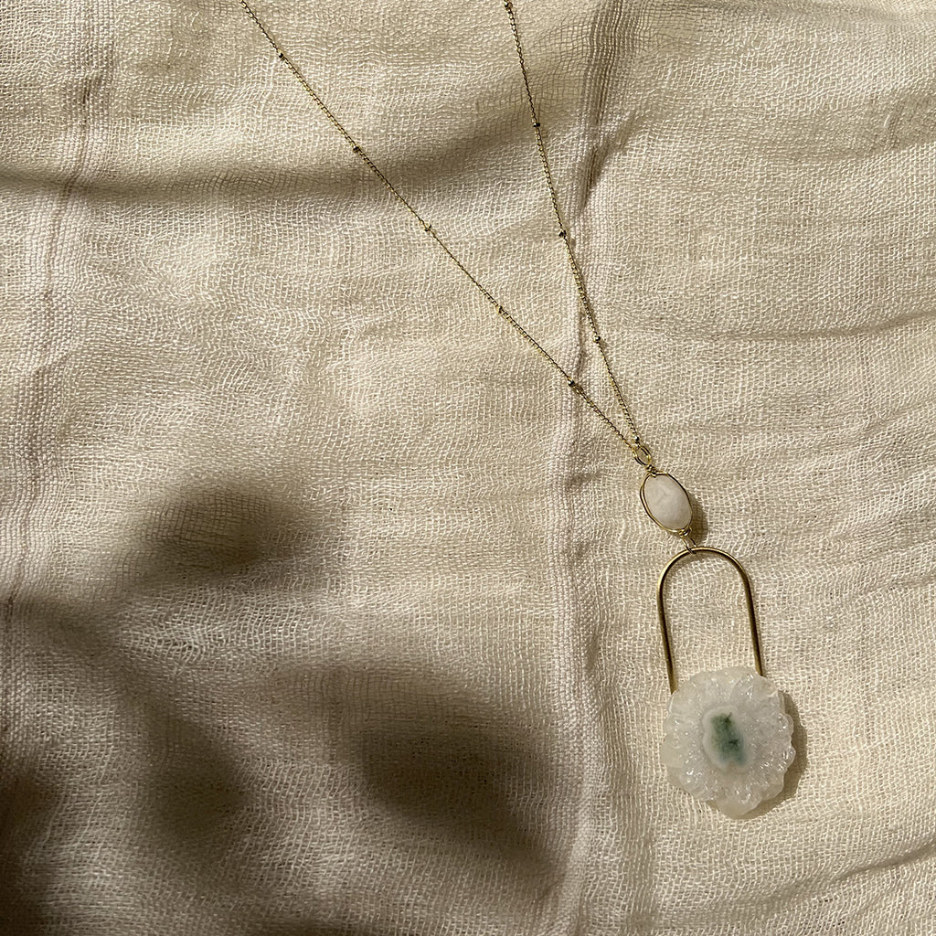 Solar Quartz Eye Lariat Necklace