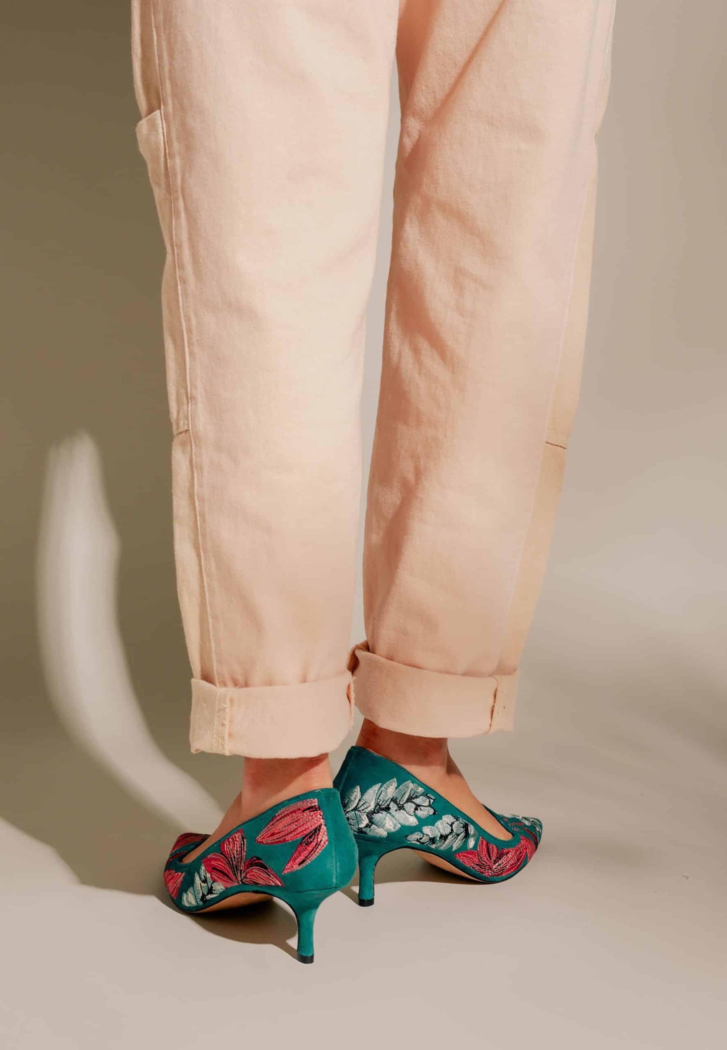 Mangará Ipê Genuine Leather Kitten Pumps